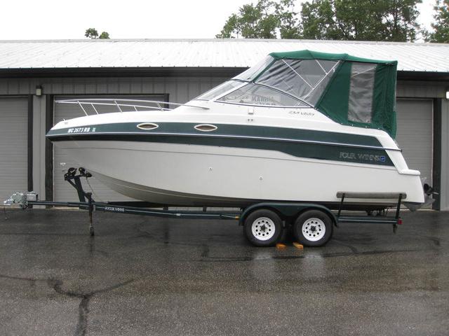 1996 Four Winns VISTA 238 I/O 265 HP W/Trailer
