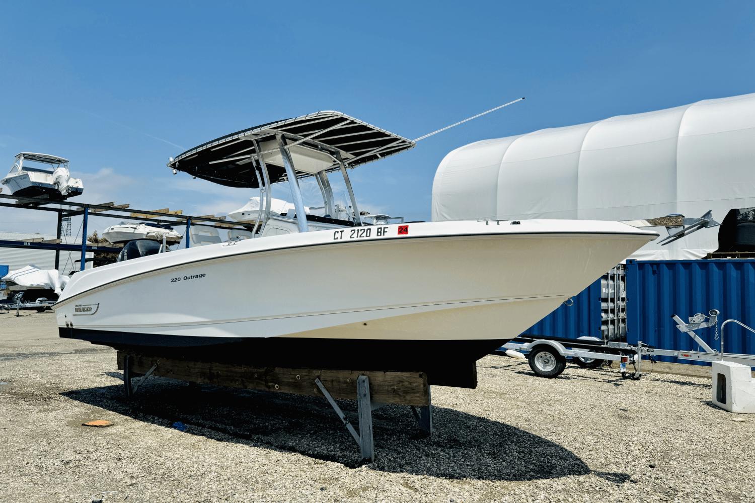 2012 Boston Whaler 220 Outrage
