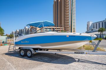 2017 NauticStar 223DC Sport Deck