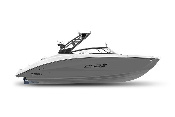 Yamaha Boats 252XE Manufacturer Provided Image