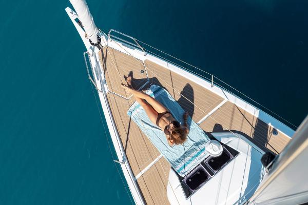 2019 Dufour 390