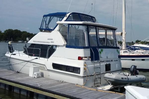 1999 Carver 430 Cockpit Motor Yacht