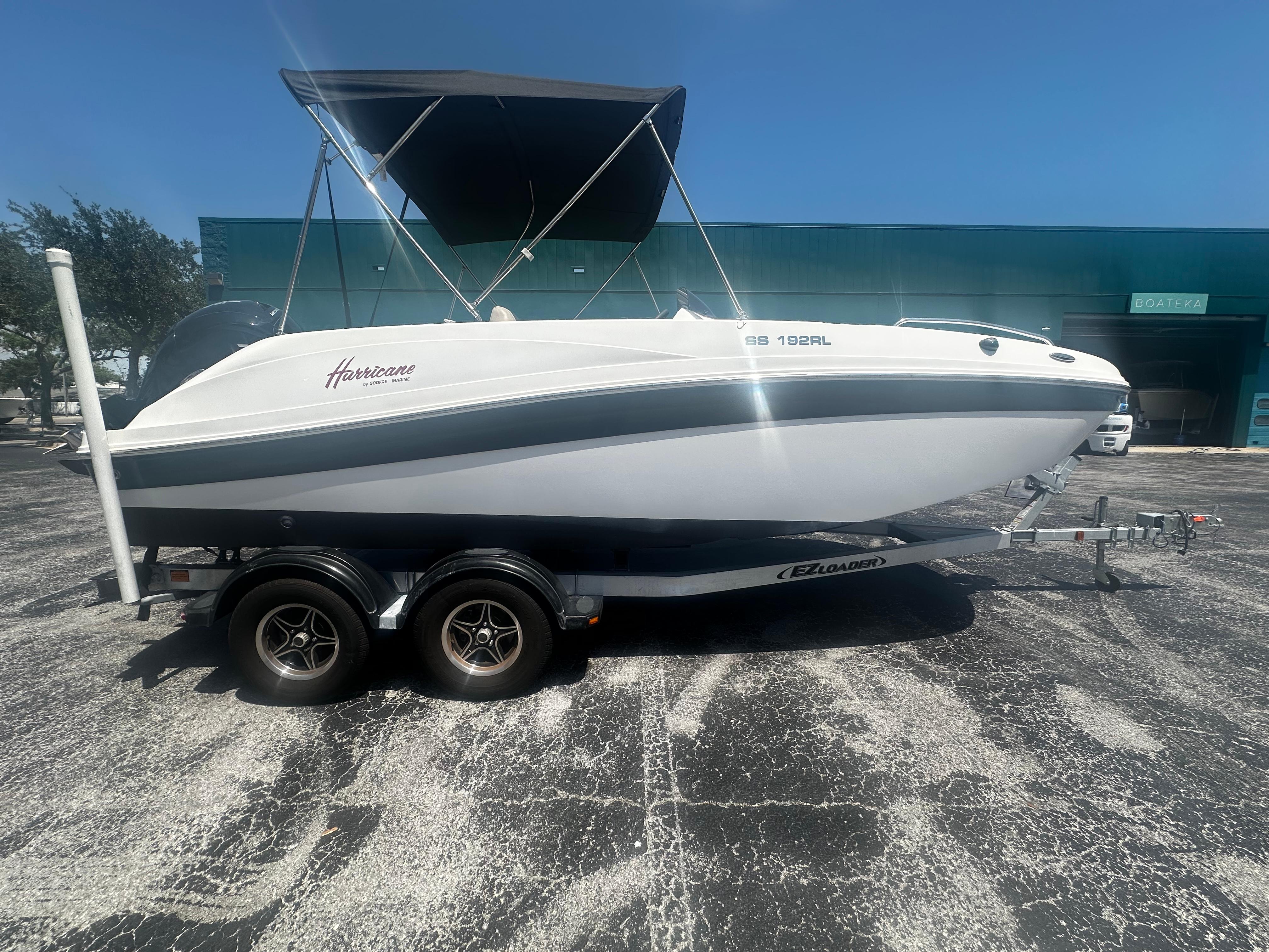 Hurricane SunDeck Sport 192 RL OB 2021 Hurricane SunDeck Sport 192 RL OB boat on trailer, parked outdoors under clear sky.