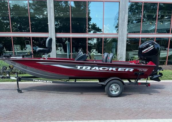 Tracker Pro Team 175 Crappie Edition 2025 Tracker Pro Team 175 Crappie Edition boat with Mercury engine, parked outdoors.