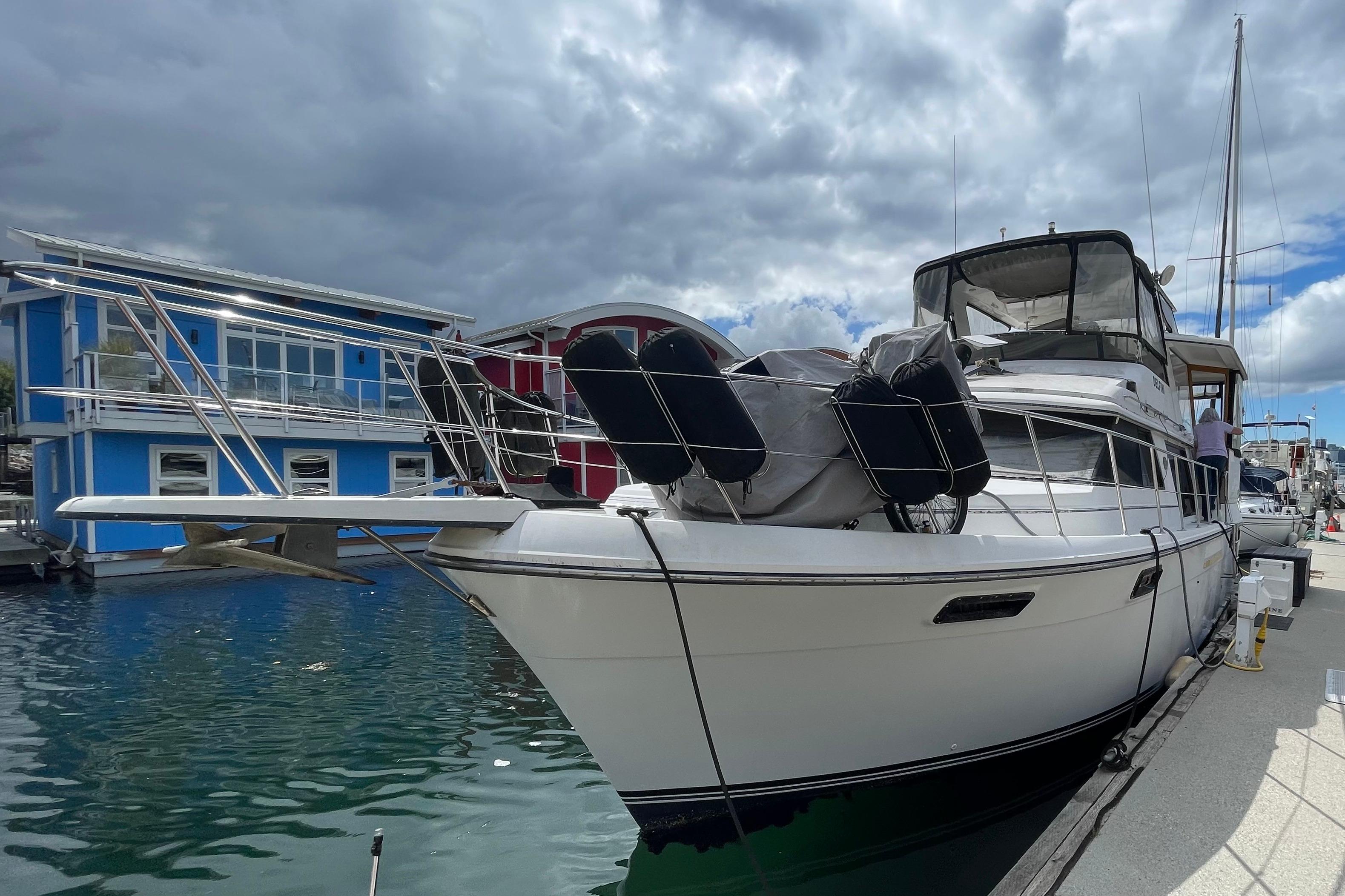 1991 Carver Aft Cabin MY
