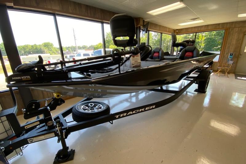 Tracker Pro Team 195 Tournament Edition 2025 Tracker Pro Team 195 Tournament Edition boat displayed indoors on a trailer.