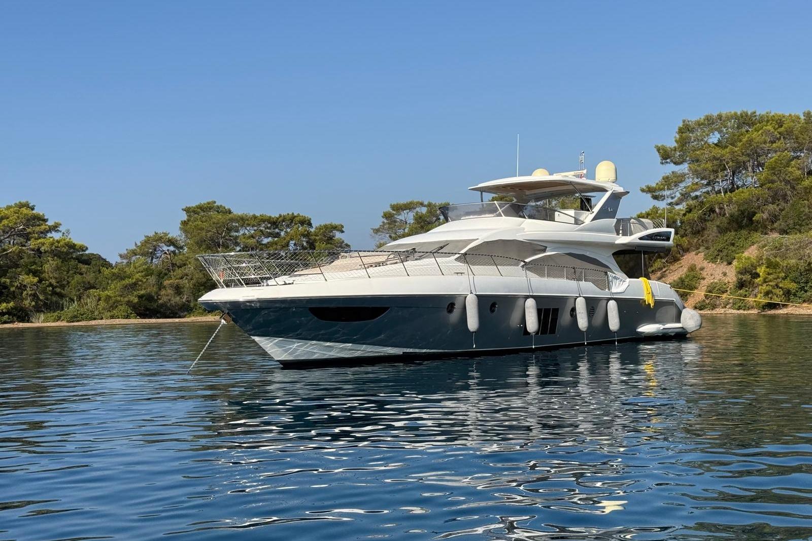 2009 Azimut 70