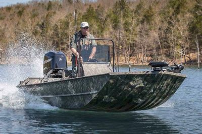 Crestliner 1870 Retriever FCC Boat
