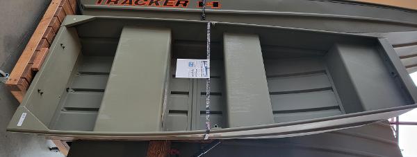 2025 Tracker Grizzly 10 Jon