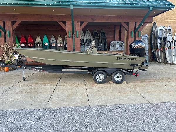 2024 Tracker Grizzly 2072 CC