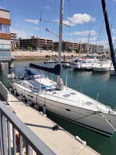 Beneteau Oceanis Clipper 473 2005 Beneteau Oceanis Clipper 473 yacht docked in a marina under clear skies.