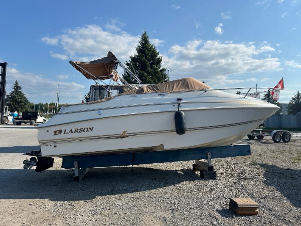 2004 Larson Cabrio 220