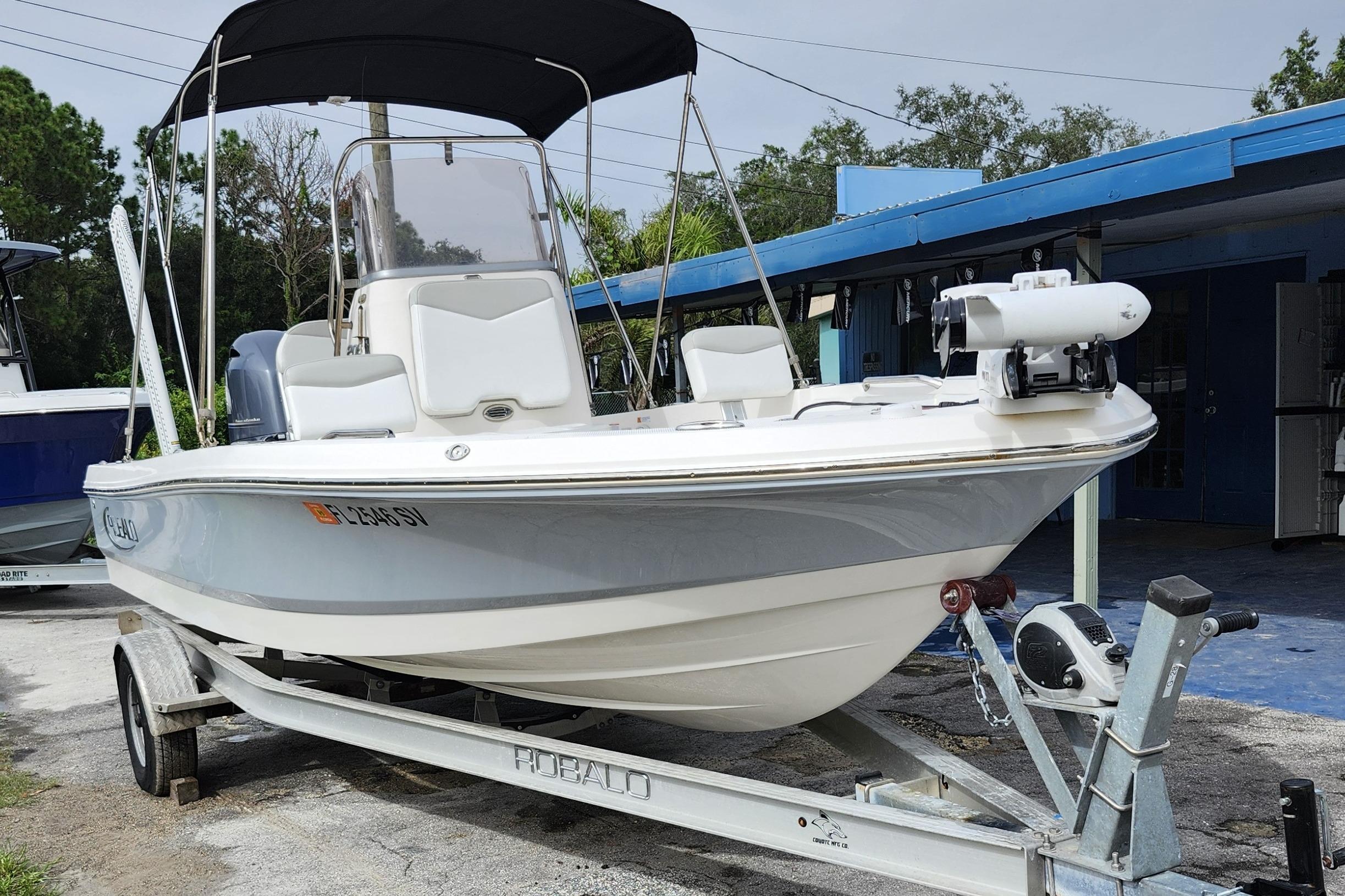 2020 Robalo 206 Cayman