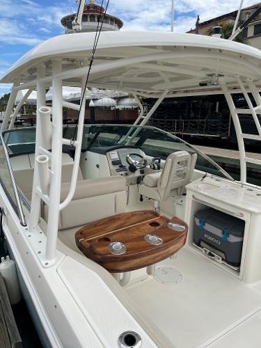 2017 Boston Whaler 270 Vantage