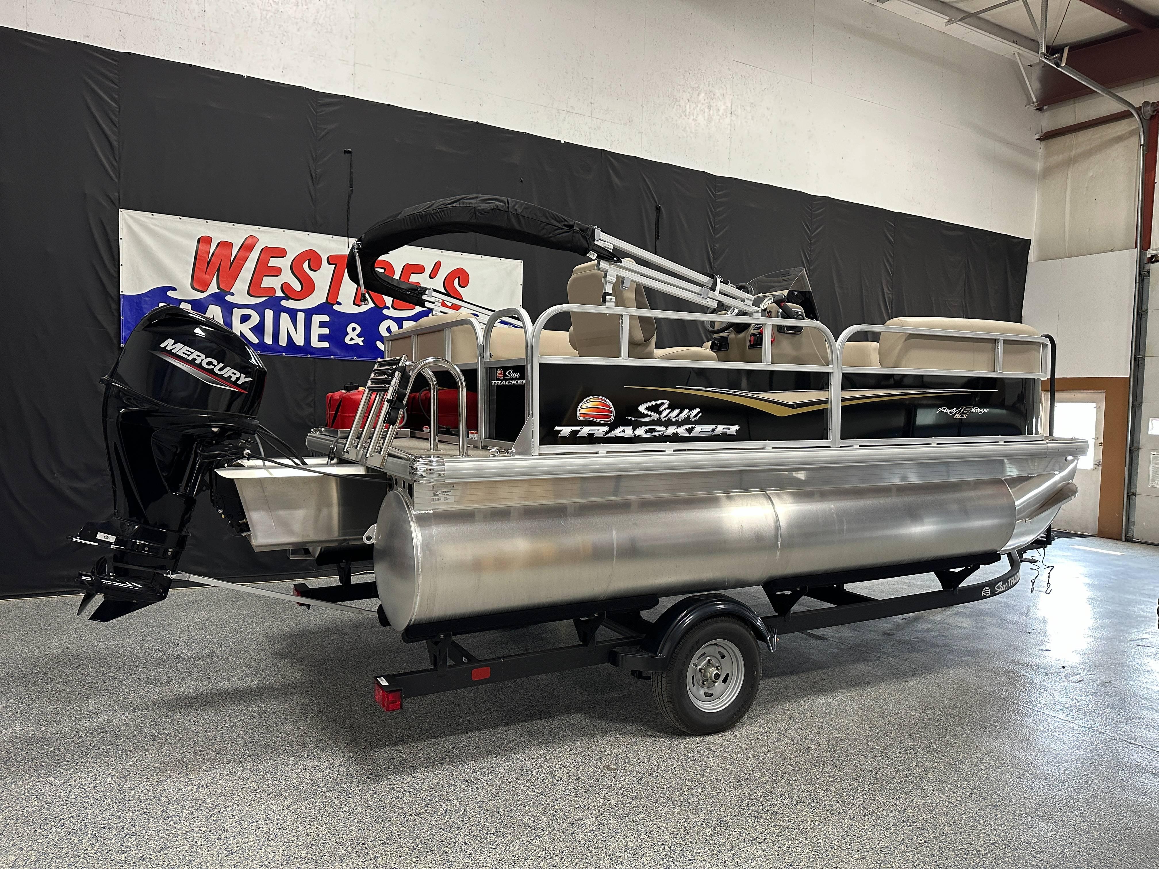 2025 Sun Tracker Party Barge 16 DLX