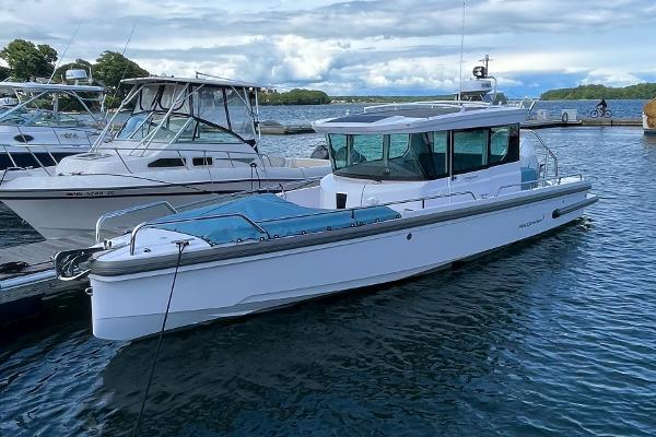 2023 Axopar 28 CABIN