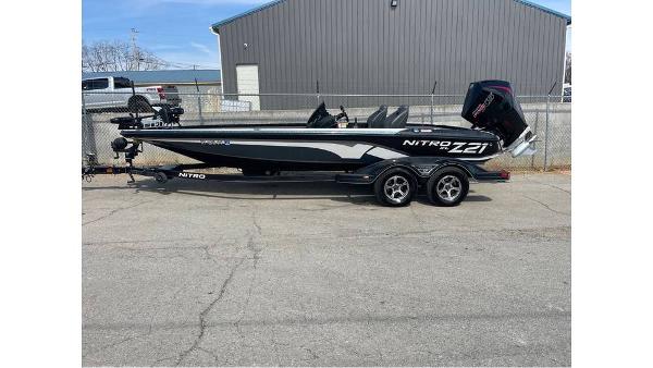 Nitro Z21 XL 2022 Nitro Z21 XL boat on trailer, parked outdoors near a building.