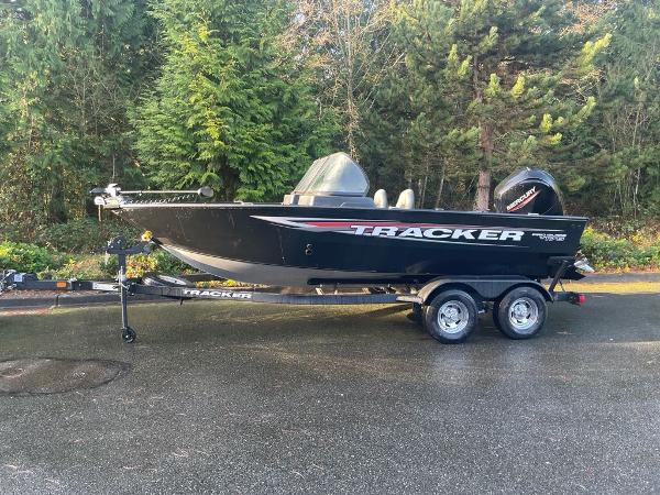 Tracker Pro Guide V-175 Combo 2025 Tracker Pro Guide V-175 Combo boat on trailer, parked outdoors.