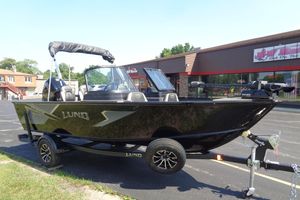 Lund 1775 Adventure Sport 2025 Lund 1775 Adventure Sport boat on trailer in parking lot.