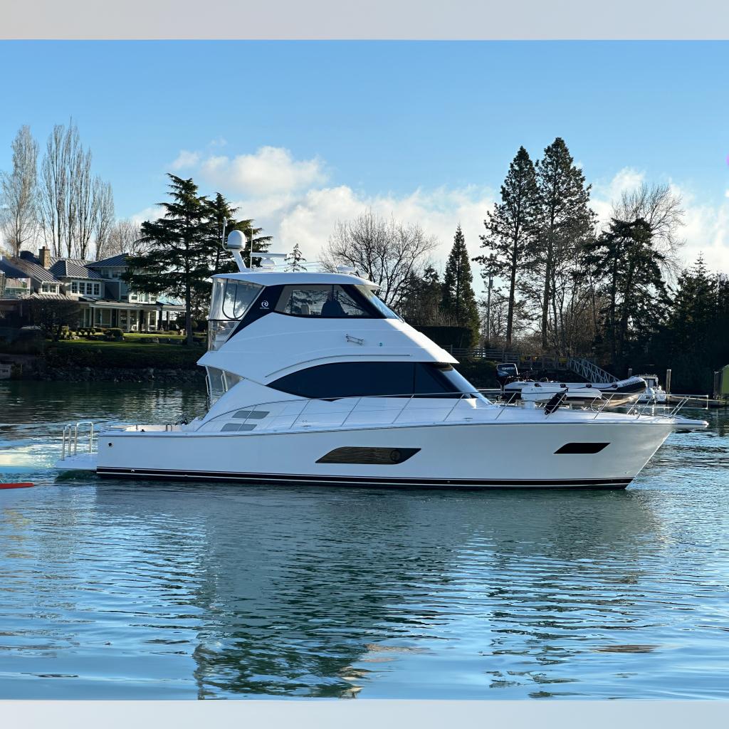 2016 Riviera 52 Enclosed Flybridge