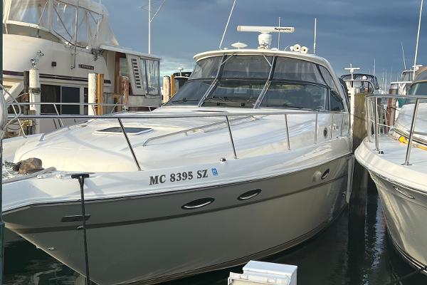 Sea Ray 460 Sundancer 2001 Sea Ray 460 Sundancer yacht docked at marina.