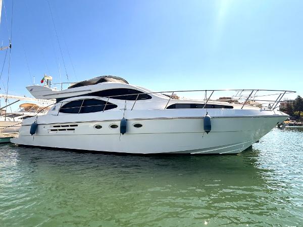 Azimut 46 LUX YACHTS AZIMUT 46 for sale Vilamoura - Portugal Used boat 
