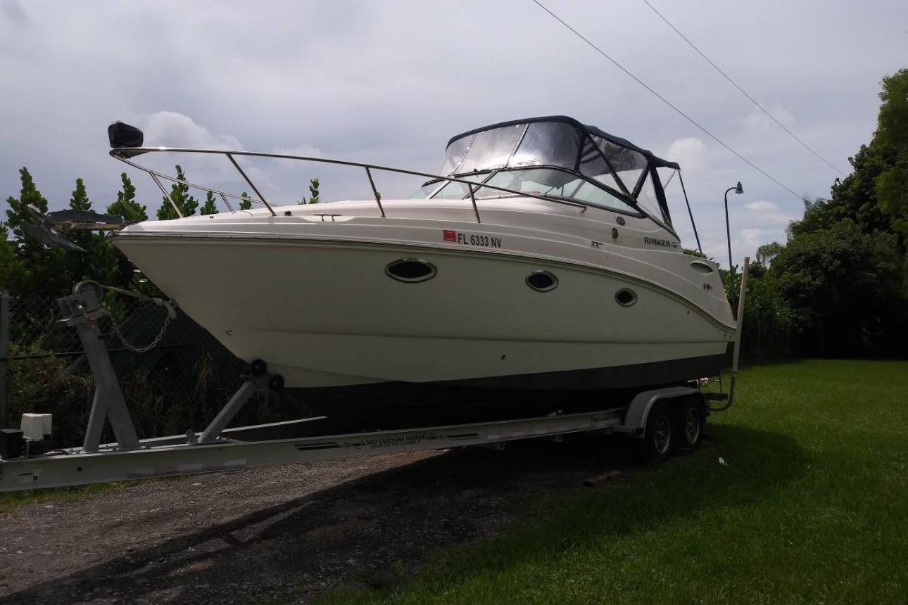 2009 Rinker 280 Express Cruiser
