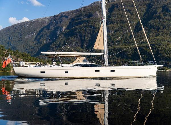 2014 Oyster 825