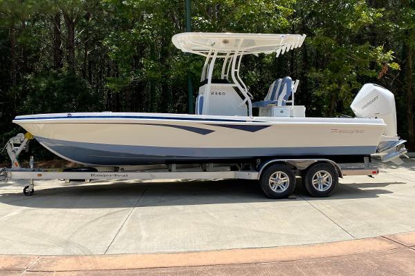 2025 Ranger 2360 Bay