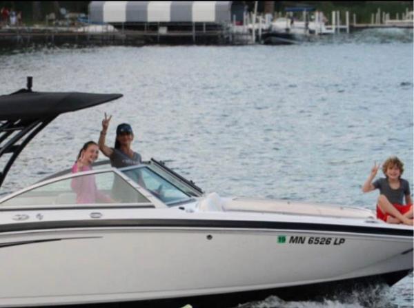 2017 Chaparral 264 Sunesta