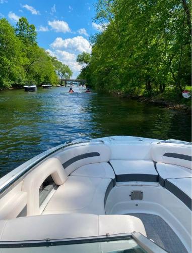 2017 Chaparral 264 Sunesta