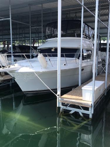 Carver 370 1996 Carver 370 yacht docked in a covered marina.