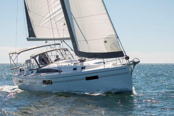 Catalina 426 Sailing yacht Catalina 426, 2026 model, gliding on open sea under clear skies.