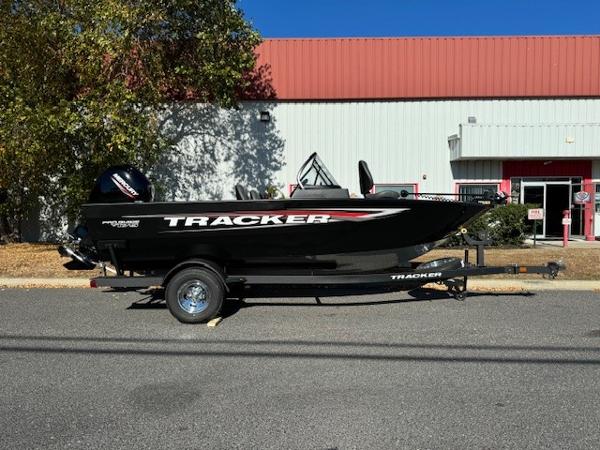 Tracker Pro Guide V-175 Combo 2025 Tracker Pro Guide V-175 Combo boat on trailer, parked outdoors.