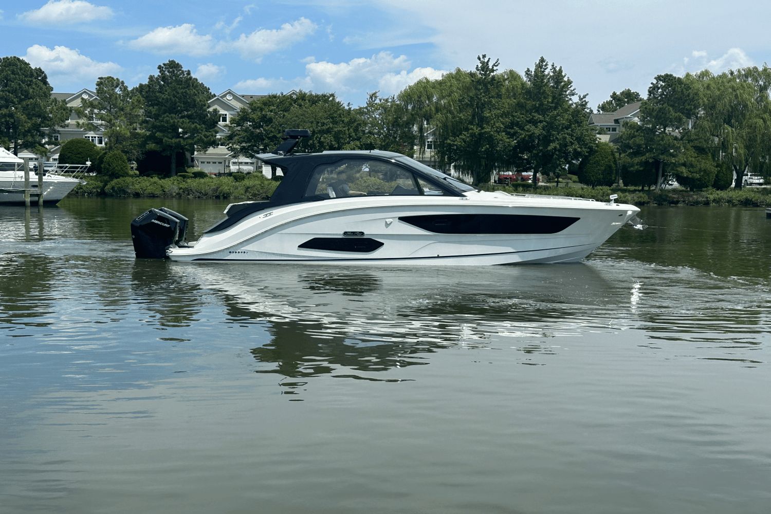 2025 Sea Ray Sundancer 370 Outboard