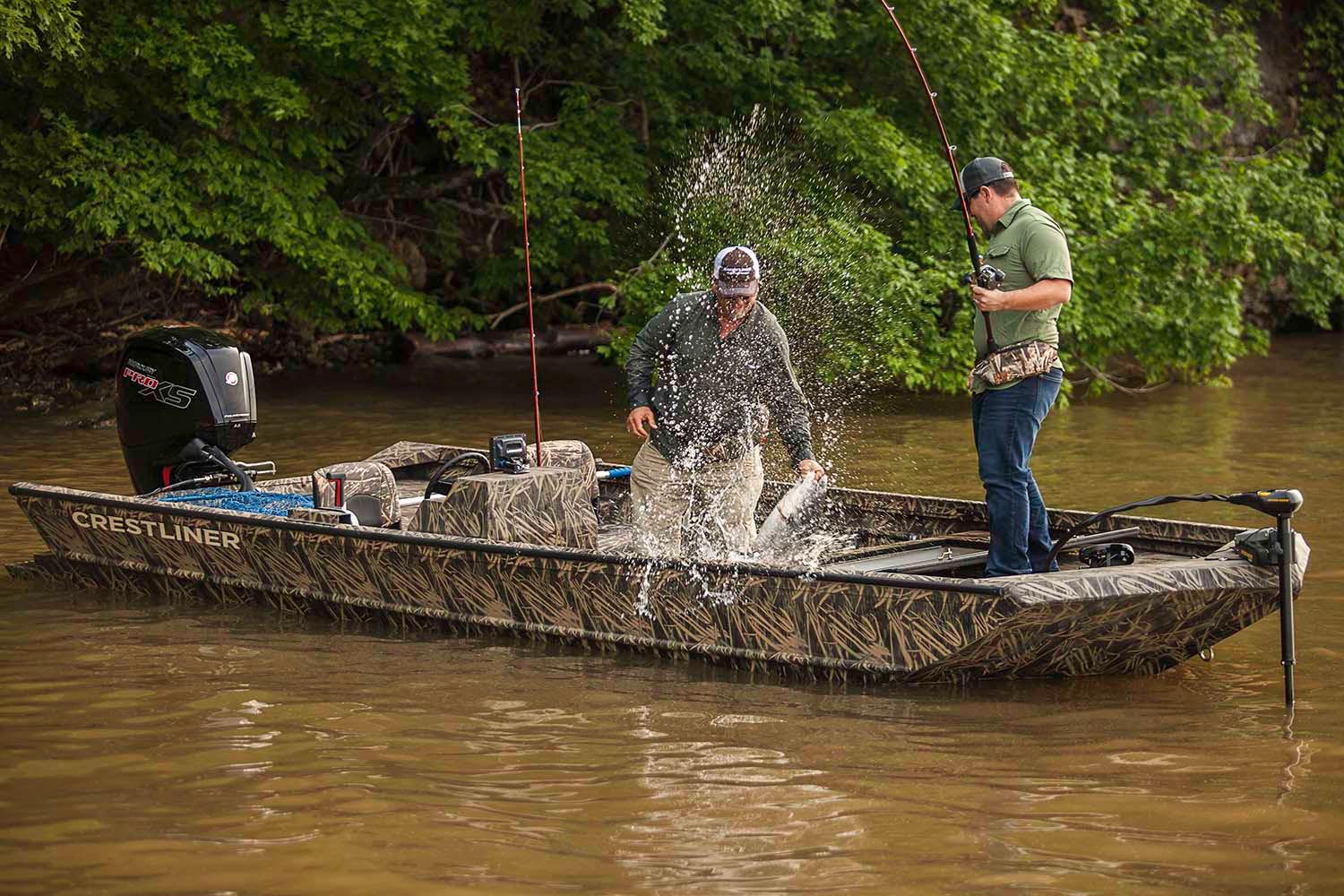 Crestliner Boat image