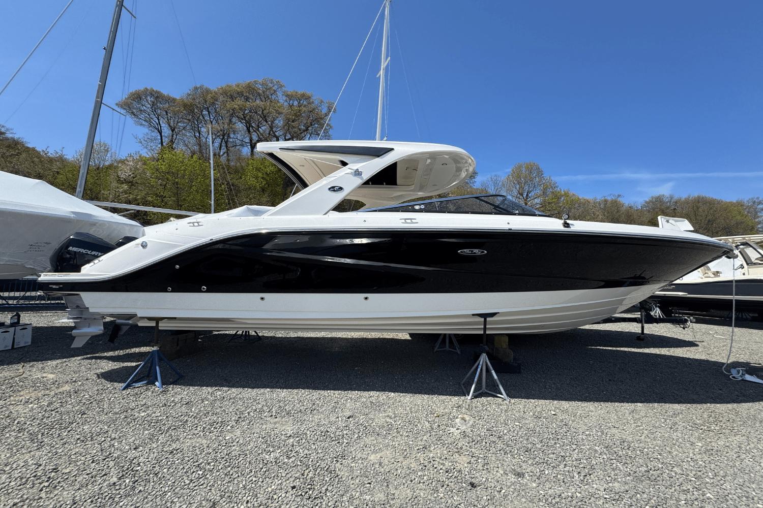 2025 Sea Ray SLX 310 Outboard