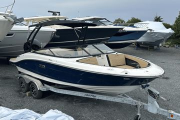 2025 Sea Ray SPX 190 Outboard