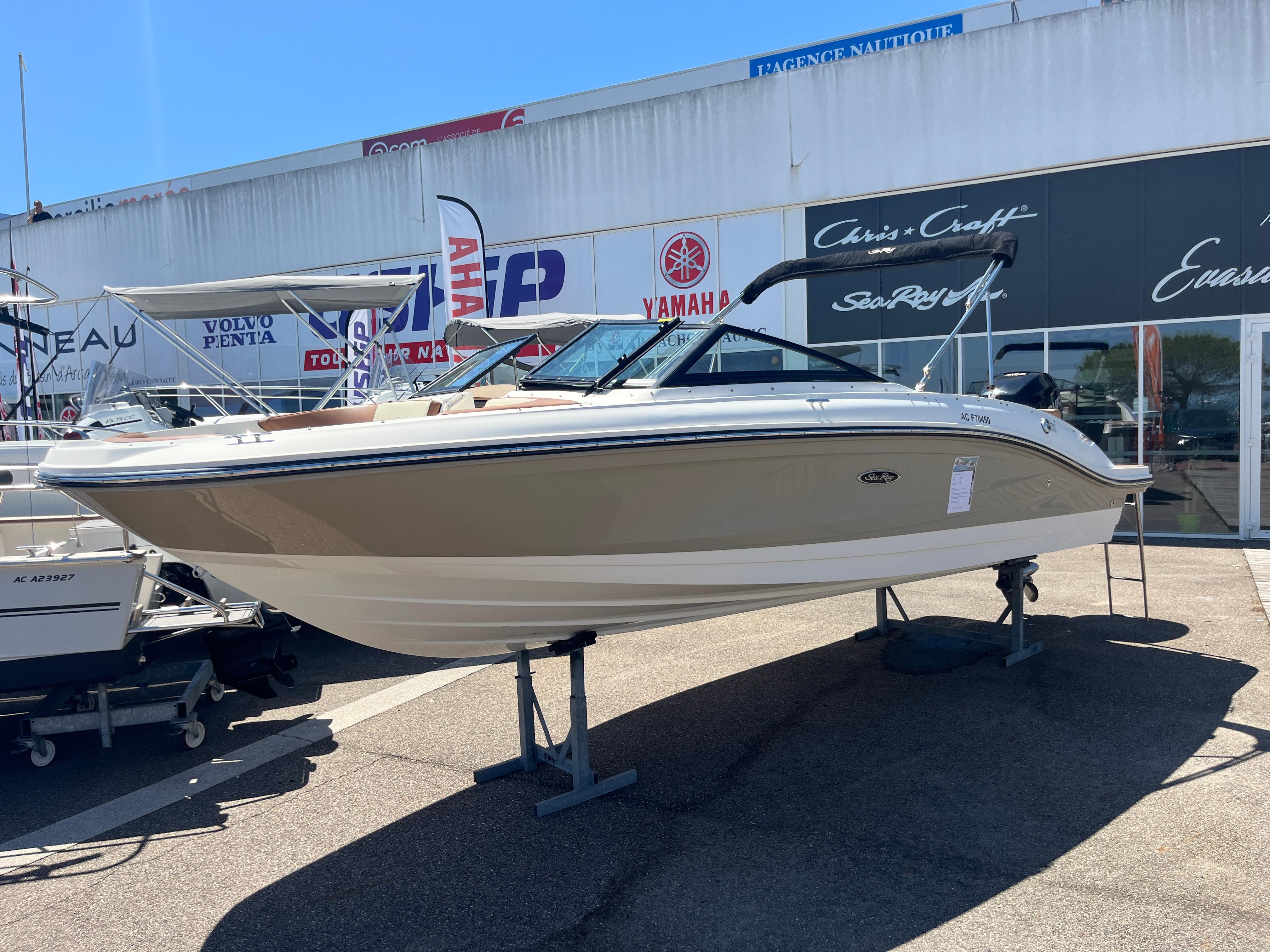 Sea Ray SPX 210 OB