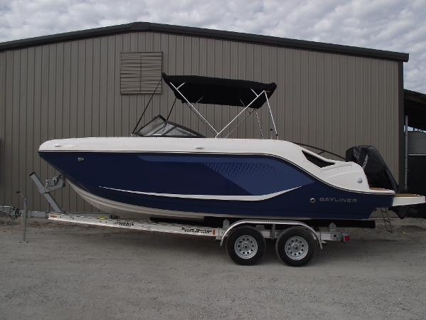 2025 Bayliner D22