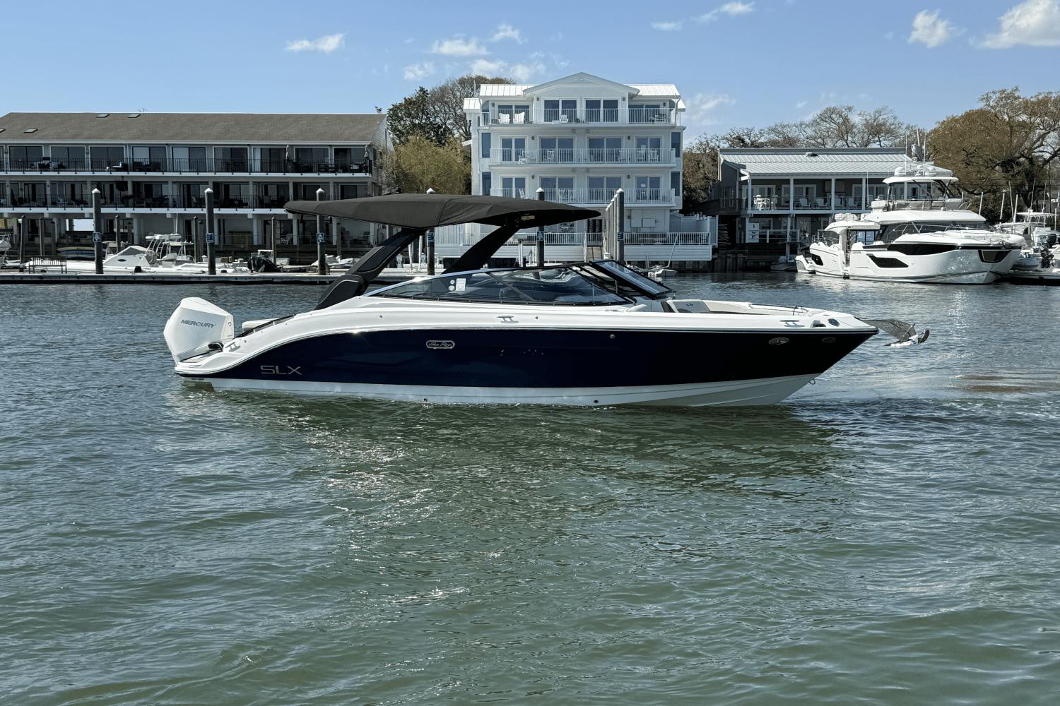 2025 Sea Ray SLX 260 Outboard