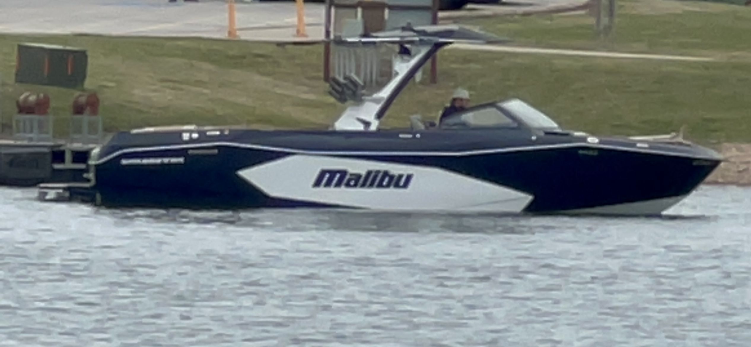 2023 Malibu 26 LSV