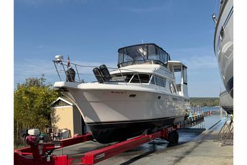 1998 Carver 445 Aft Cabin Motor Yacht
