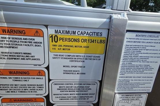 Sun Tracker Sportfish™ 20 DLX 2025 Sun Tracker Sportfish™ 20 DLX capacity label, 10 persons or 1341 lbs, 115 HP motor.