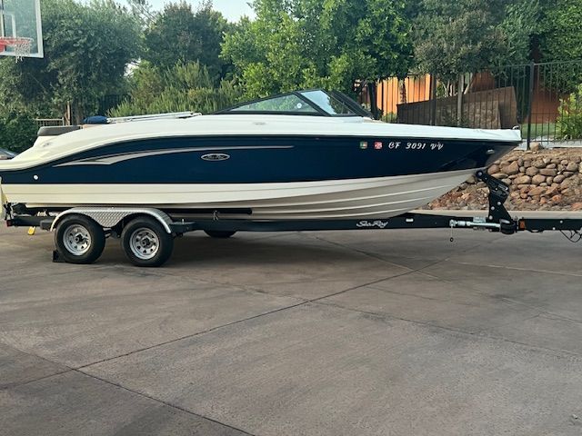 2022 Sea Ray SPX 210