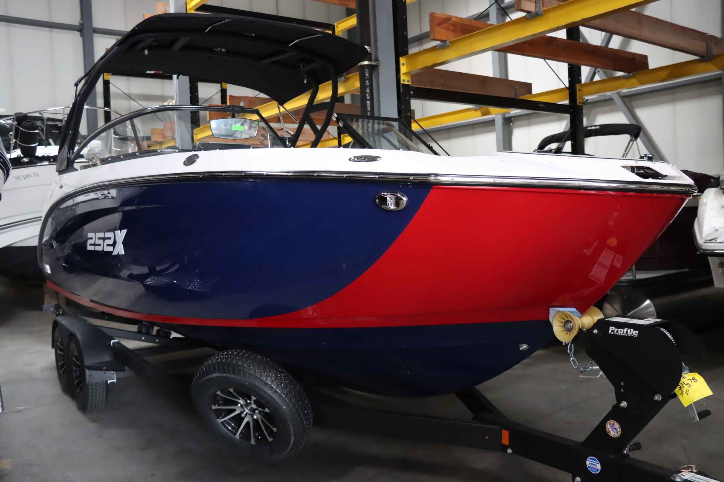 2025 Yamaha Boats 252XE