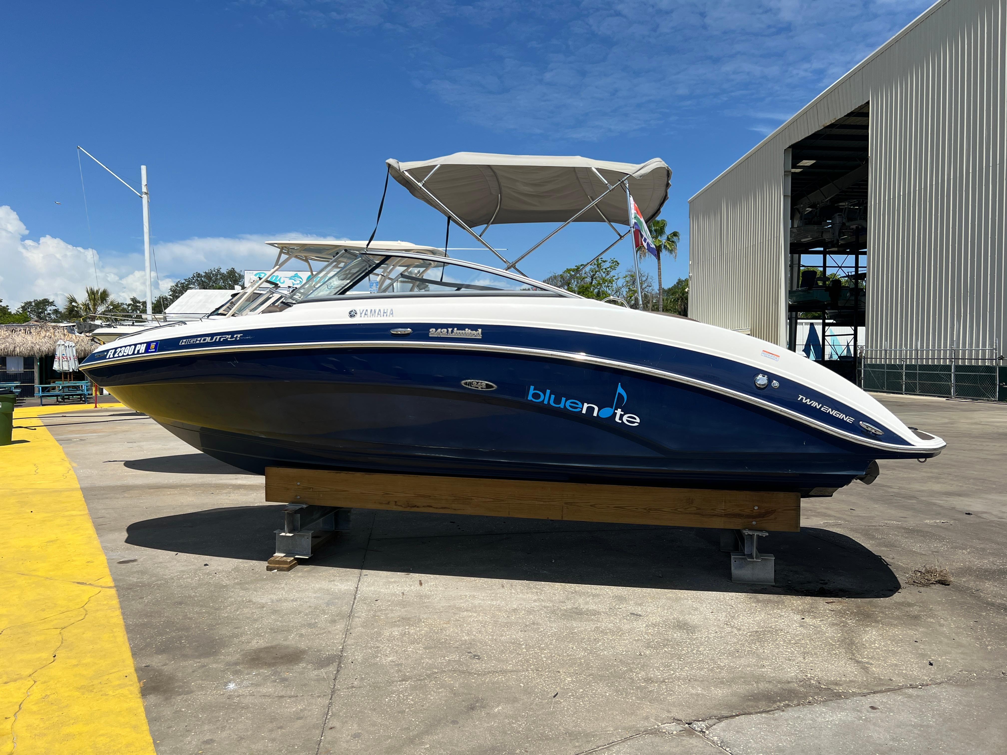2012 Yamaha Boats 242 Limited