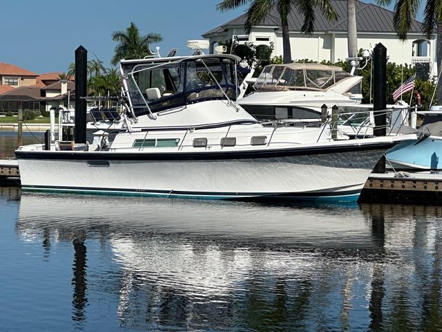 2004 Albin 35 Command Bridge
