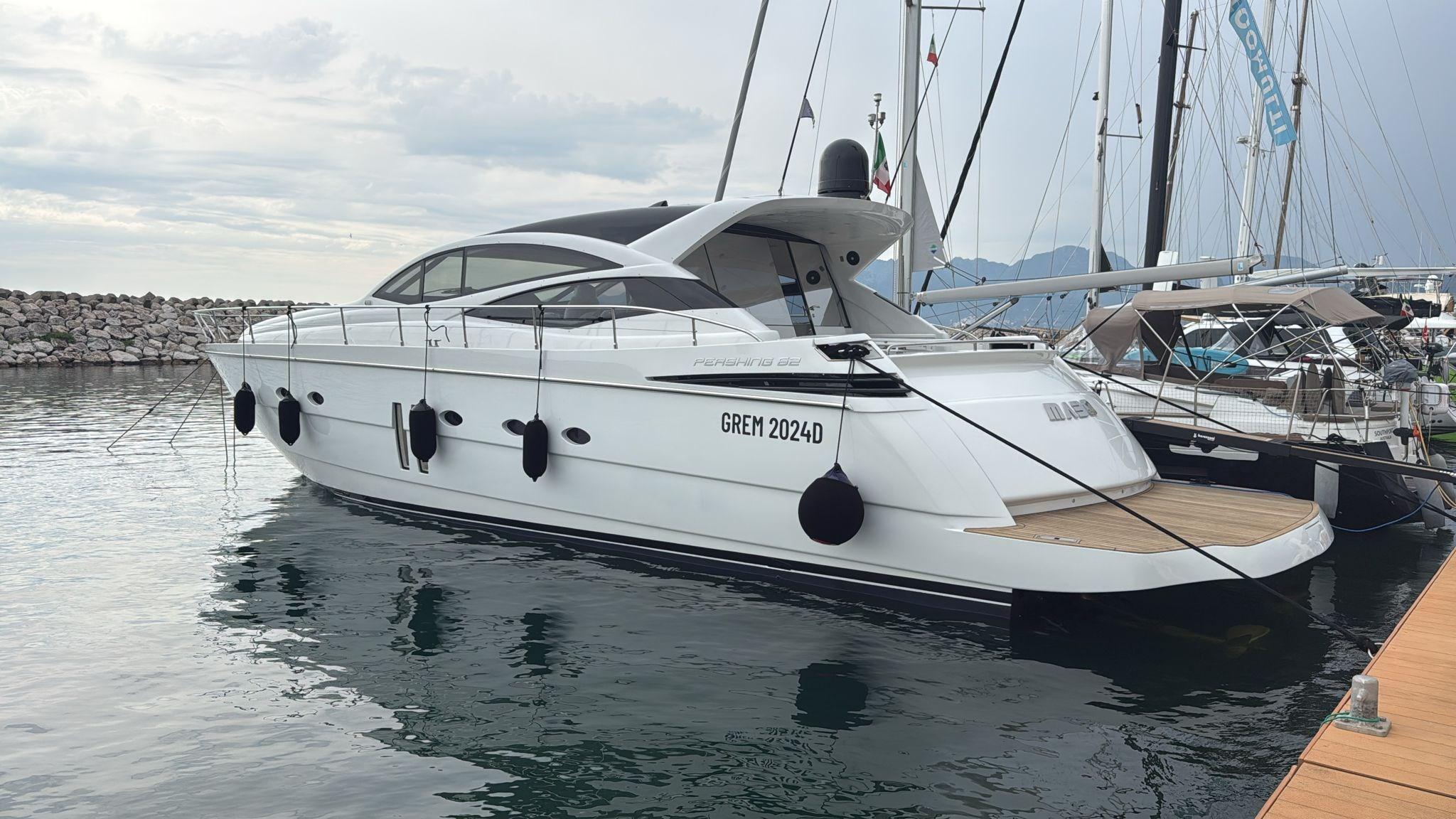 2005 Pershing 62