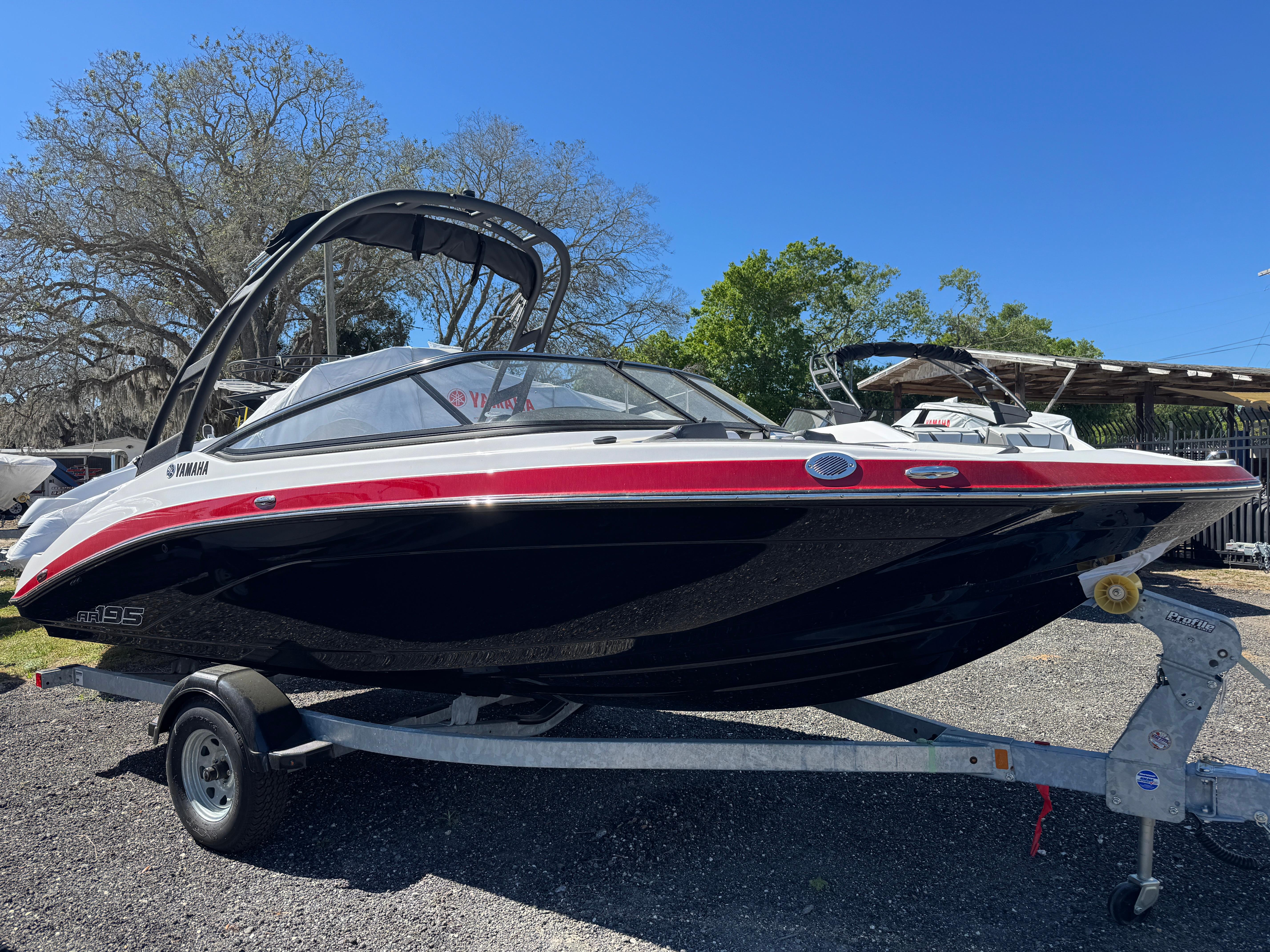 2025 Yamaha Boats AR195